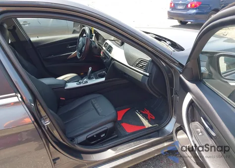 2013 BMW 328I xDrive z USA, uszkodzony, nr VIN WBA3B5G54DNS00777